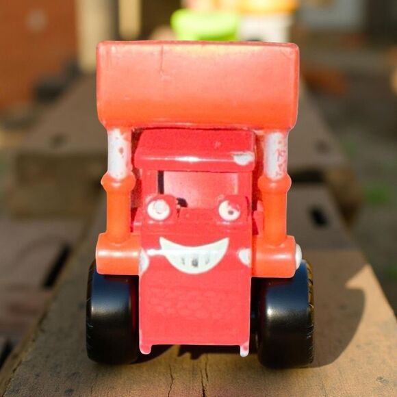 2004 Bob the Builder Bob The Builder Muck Muddy Toy Diecast Dump Truck - Picture 7 of 8